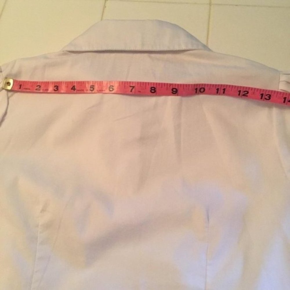 White Button Gathered Front Wing Tip Collar - Picture 13 of 13